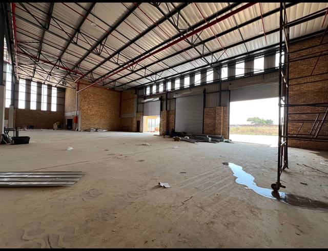 1,648M² WAREHOUSE FOR SALE IN MULDERSDRIFT